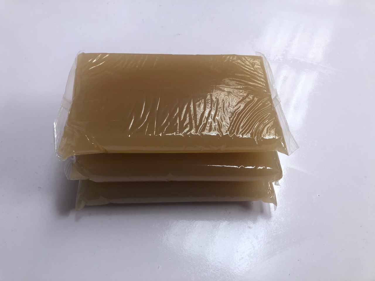蛋白膠的泡沫比較多，可以選擇蛋白膠消泡劑